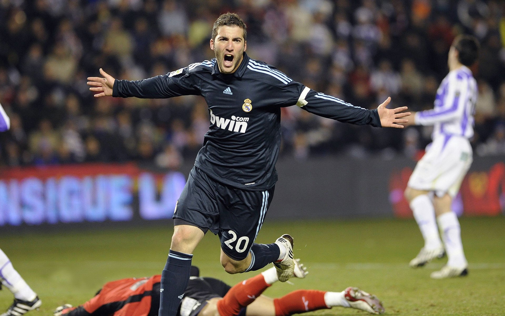 _观众互动：现场投票、互动视频带来新体验_，观众投票怎么算分